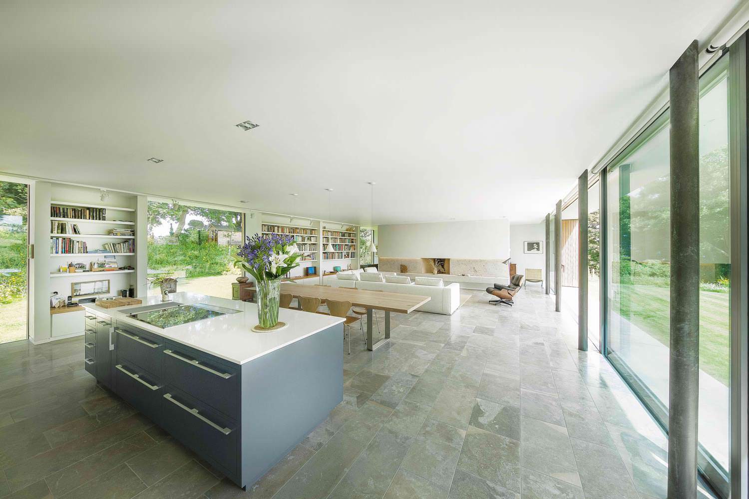 Дизайн интерьера кухни-столовой-гостиной от Strom Architects