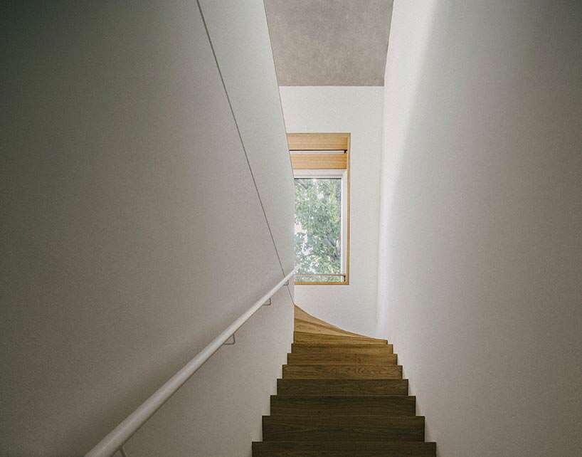 Фото | Лестница в двухуровневой квартире