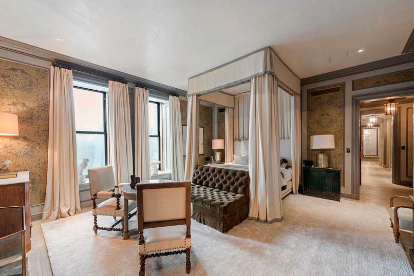 Спальня в номере отеля «Плаза» в Нью-Йорке
