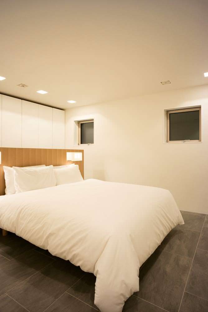 Гостевая спальня в доме. Дизайн Florian Busch Architects