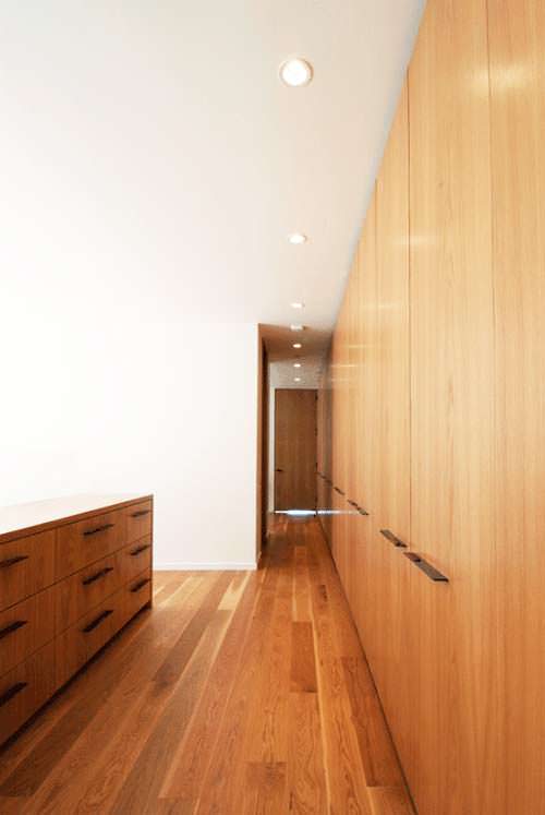 Фото | Дизайн узкого коридора в доме от Hazelbaker Rush