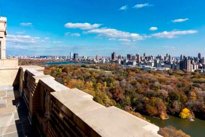 Фото | Балкон квартиры с видом на Центральный Парк Нью-Йорка