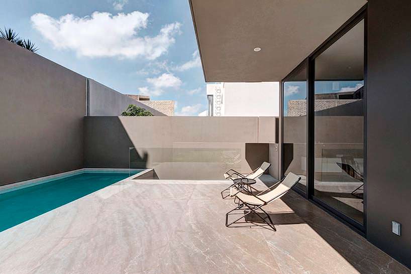 Фото | Терраса с бассейном в Casa M7 от Elias Rizo Arquitectos