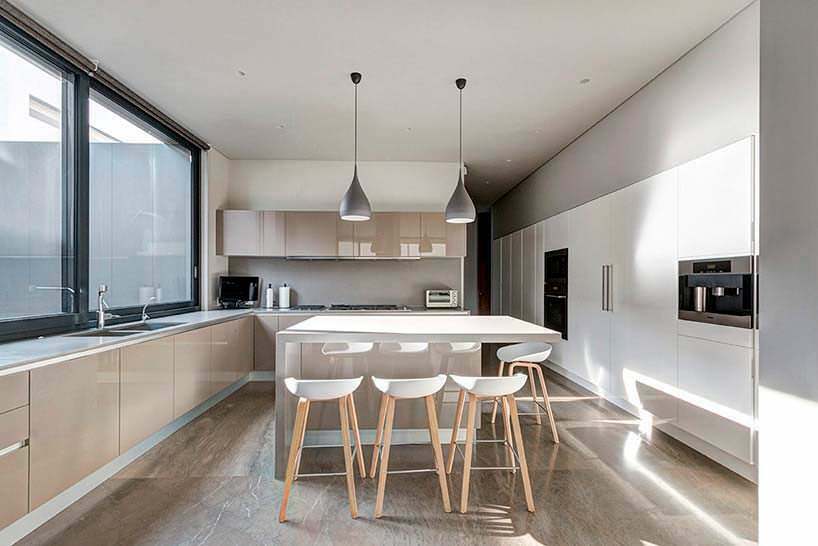 Фото | Кухня в стиле хай-тек. Дизайн Elias Rizo Arquitectos