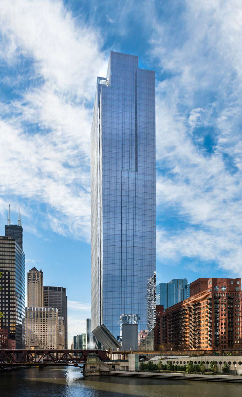 150 North Riverside: офисный небоскреб на берегу реки в Чикаго