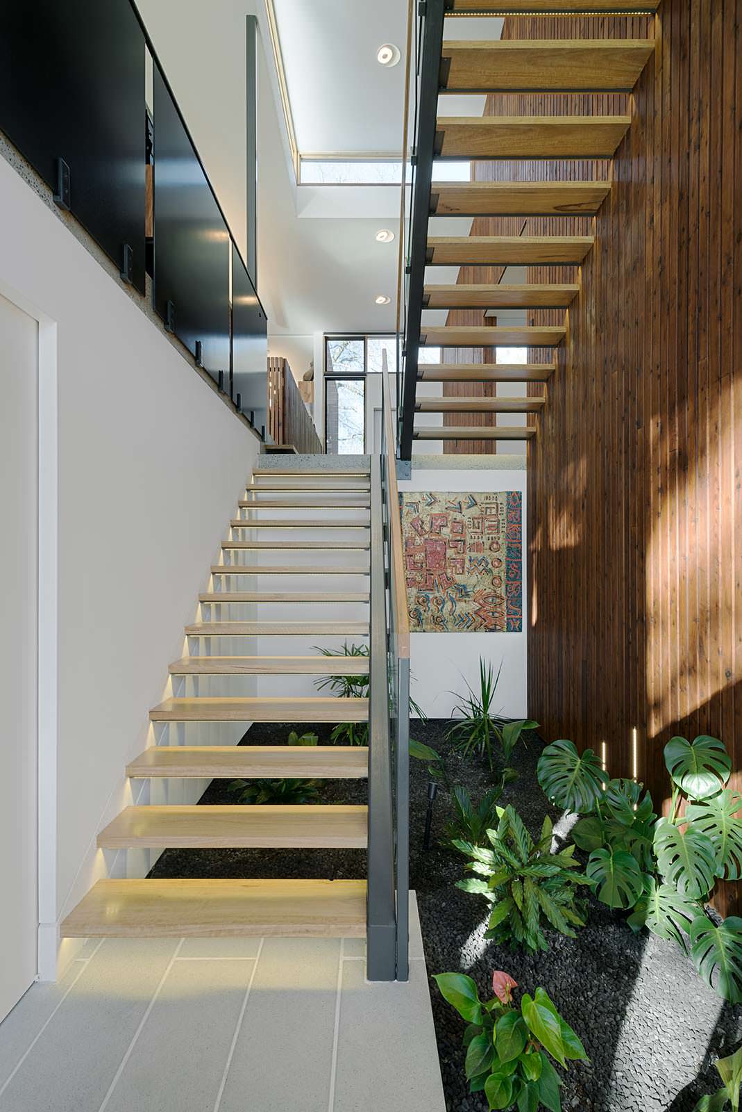 Лестница Hi-Tech на второй этаж. Дизайн Zen Architects
