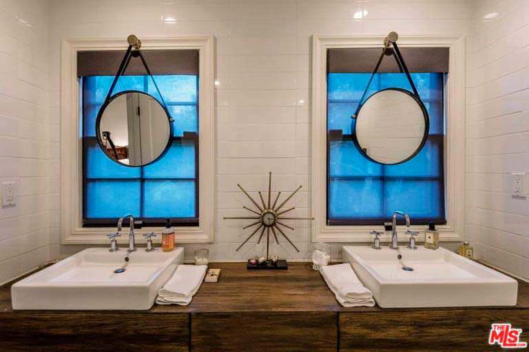 Дизайн ванной комнаты с двумя раковинами