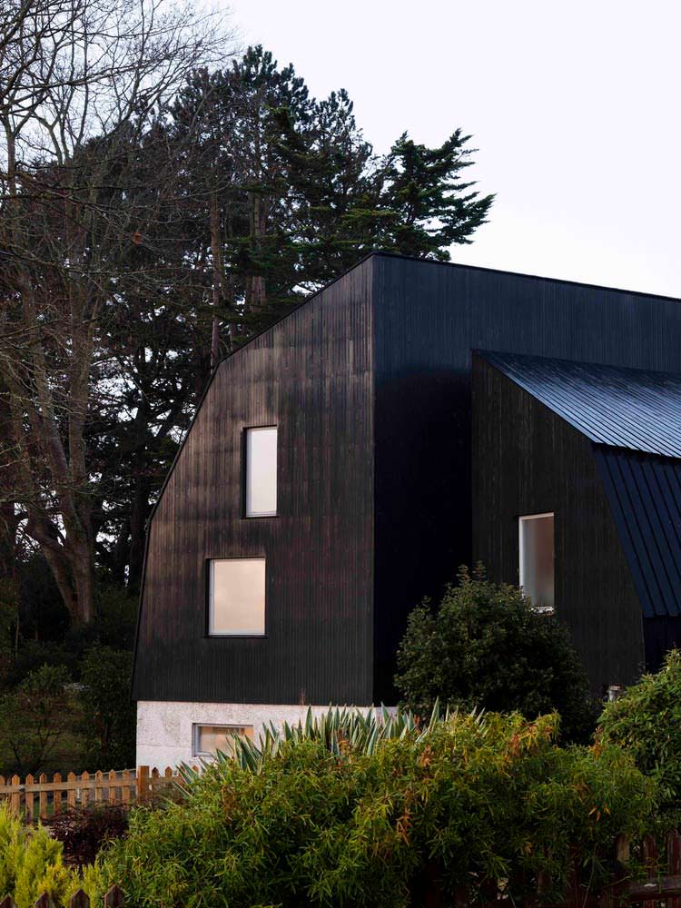 Фото | Дом на берегу озера в Британии. Проект Mole Architects