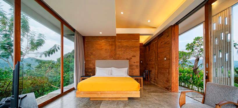 Дизайн панорамной спальни в доме на холме. Проект BPA