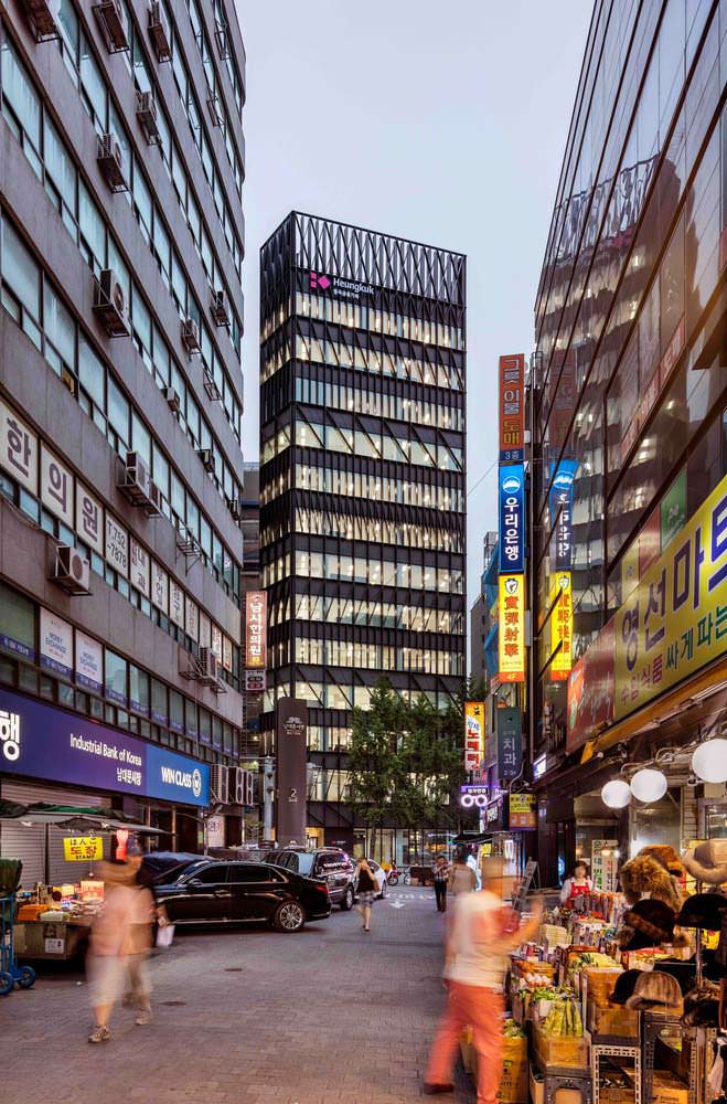 14-этажная башня напротив рынка Намдэмун в Сеуле от Mecanoo