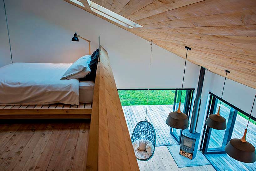 Дизайн спальни в деревянном домике от Дэвида Мориса