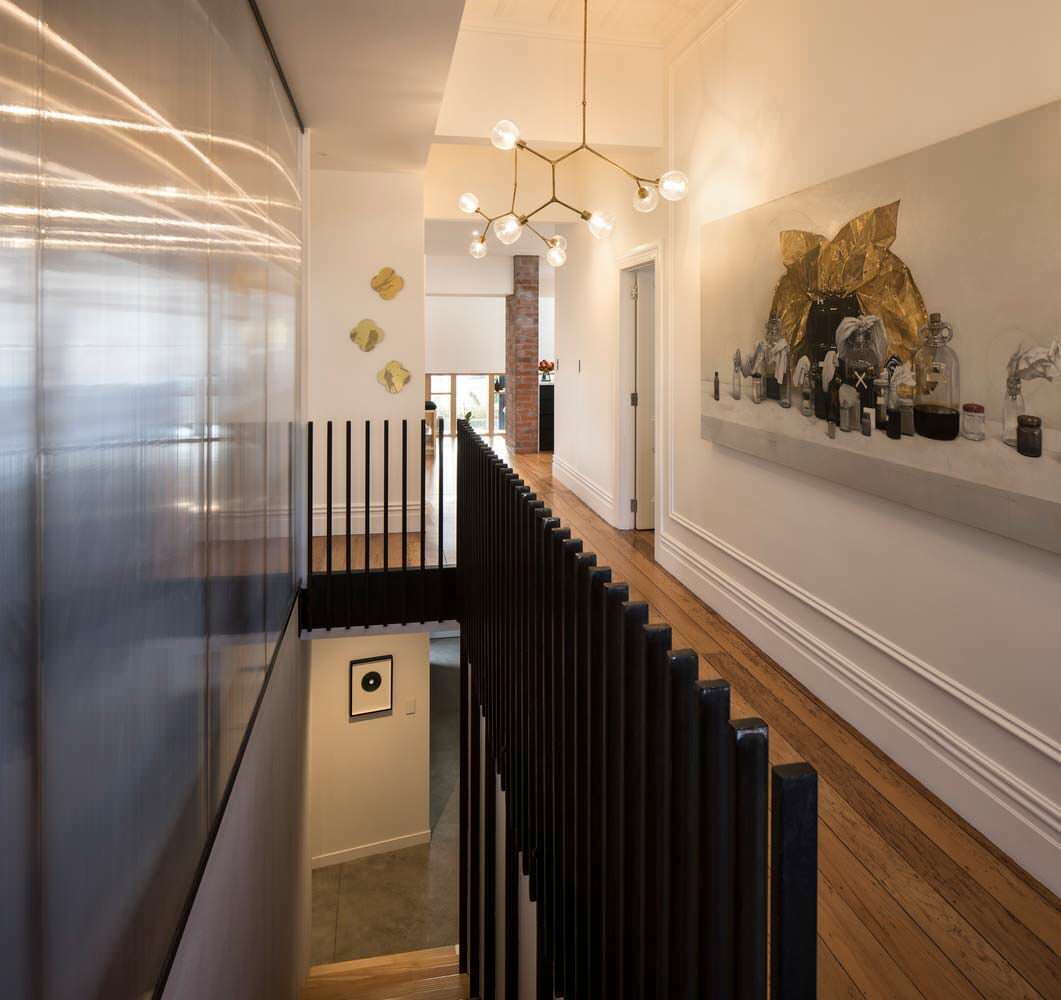 Дизайн лестничной площадки в доме от студии Matter