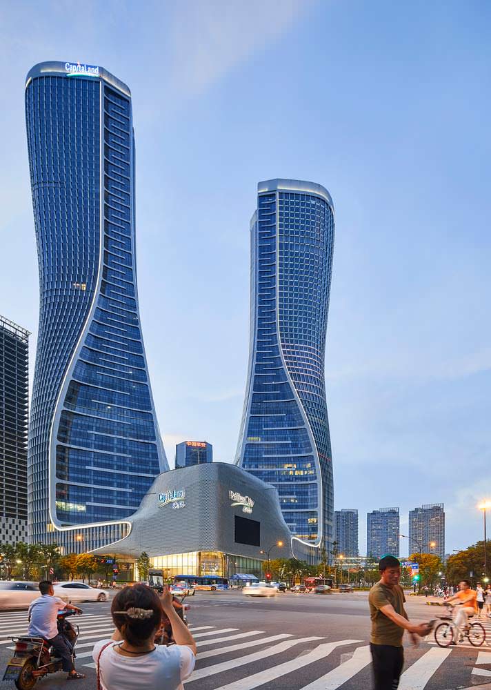Две башни Raffles City высотой 250 метров в Гуанчжоу