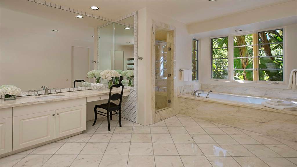 Мрамор в дизайне ванной комнаты