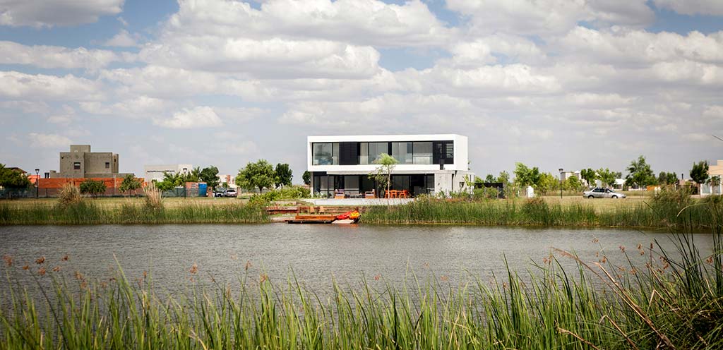 Хай-тек дом House N в Аргентине от Estudio GM ARQ