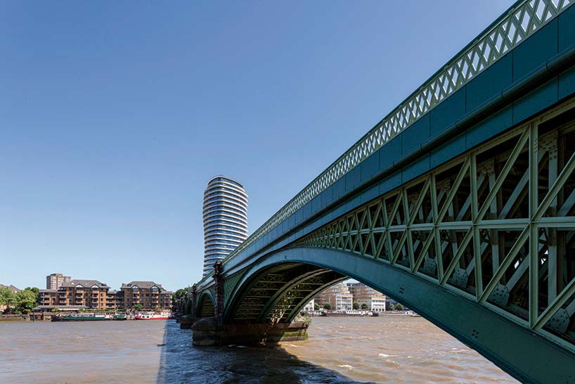 28-этажная башня Lonbard Wharf на берегу Темзы у моста