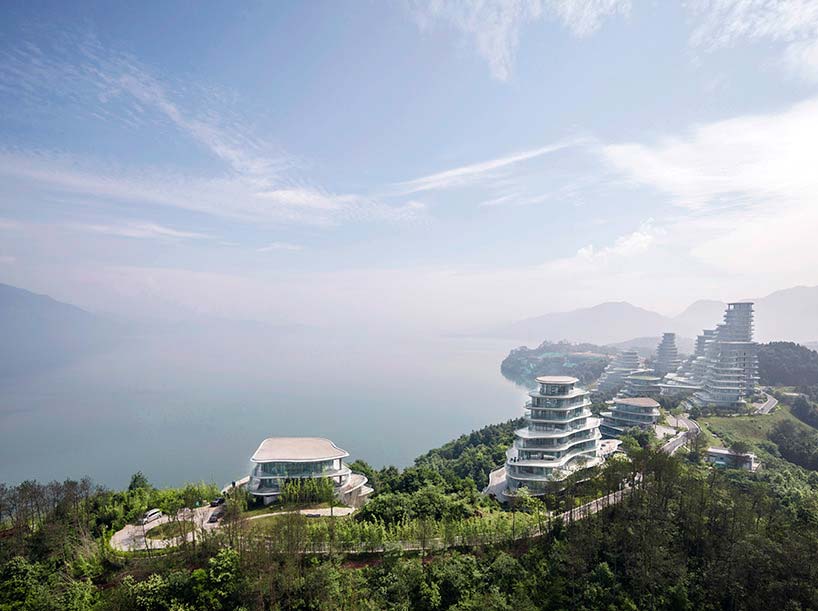 Горная деревня у озера на востоке Китая от MAD Architects