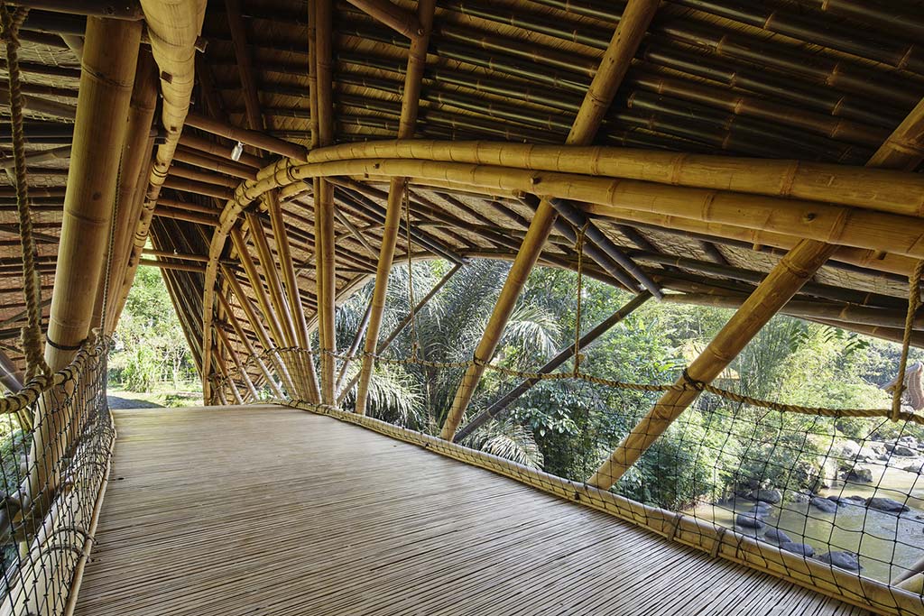 Мост из бамбука без единого гвоздя на Бали