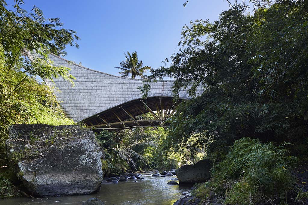 Мост из бамбука длиной 23 метра: самый длинный в Азии