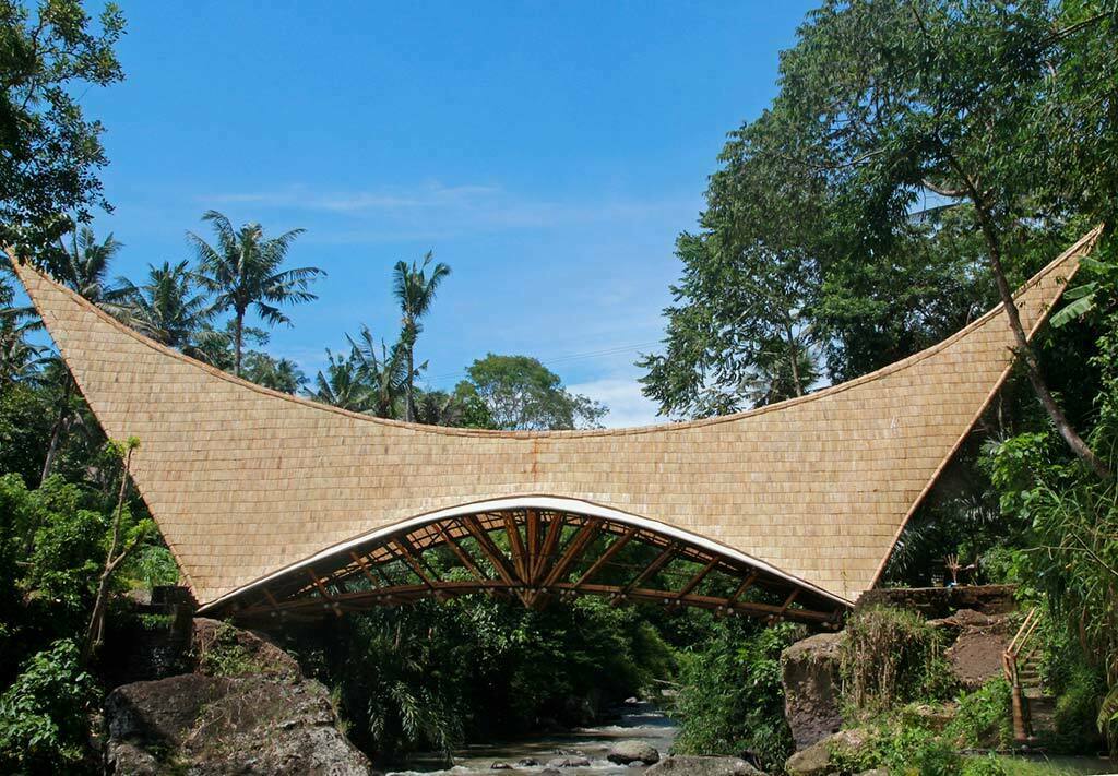 Деревянный мост «Зеленой школы» на Бали