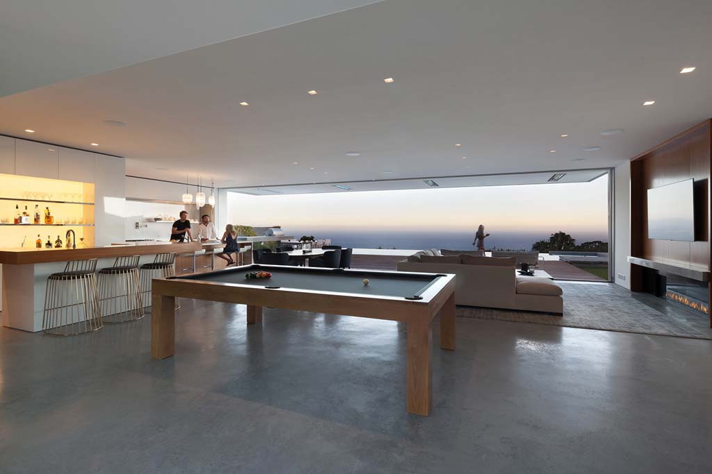 Кухня, гостиная, игровая комната 3-в-1 от Ehrlich Architects