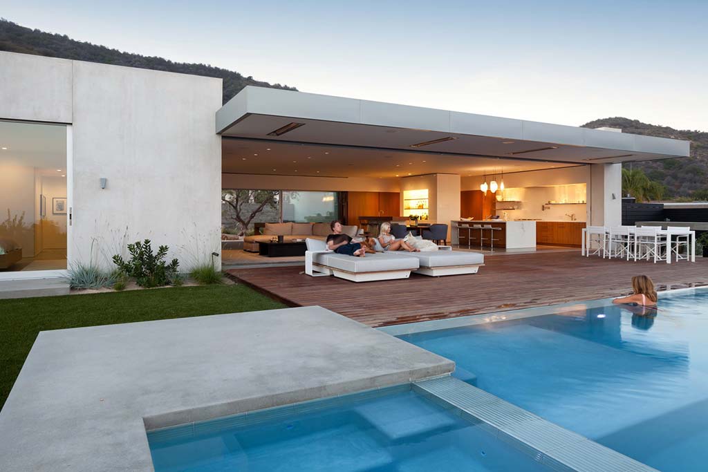 Красивый дом с бассейном в Лос-Анджелесе от Ehrlich Architects