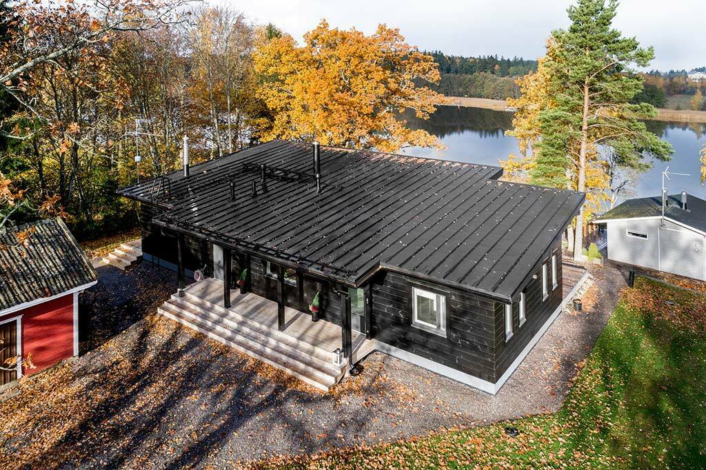 Дом у озера в Финляндии. Проект Pluspuu Oy