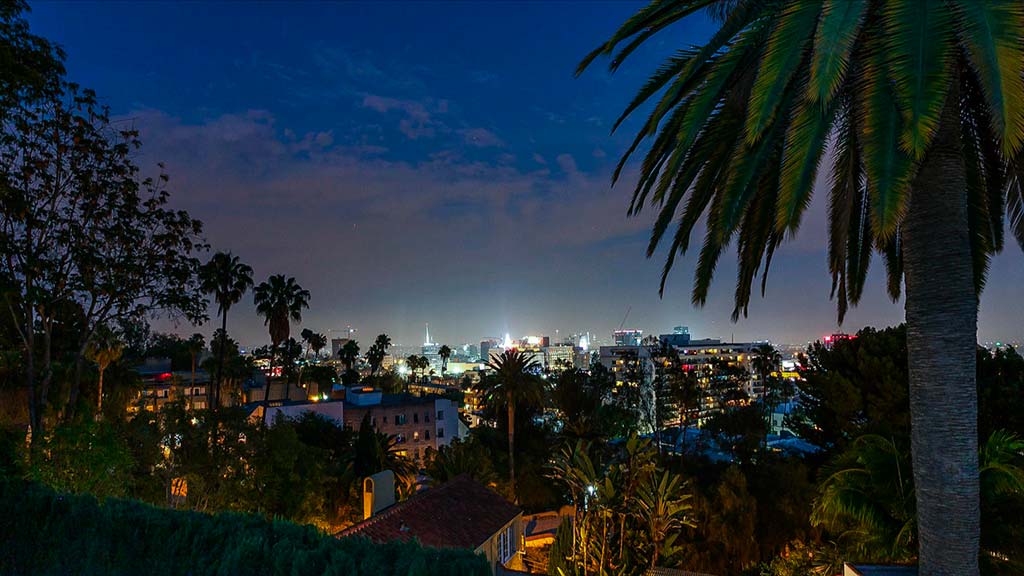 Вид на Лос-Анджелес с территории виллы певца Чарли Пута