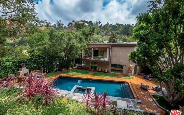 Дом с бассейном в Лос-Анджелесе актрисы Челси Хэндлер