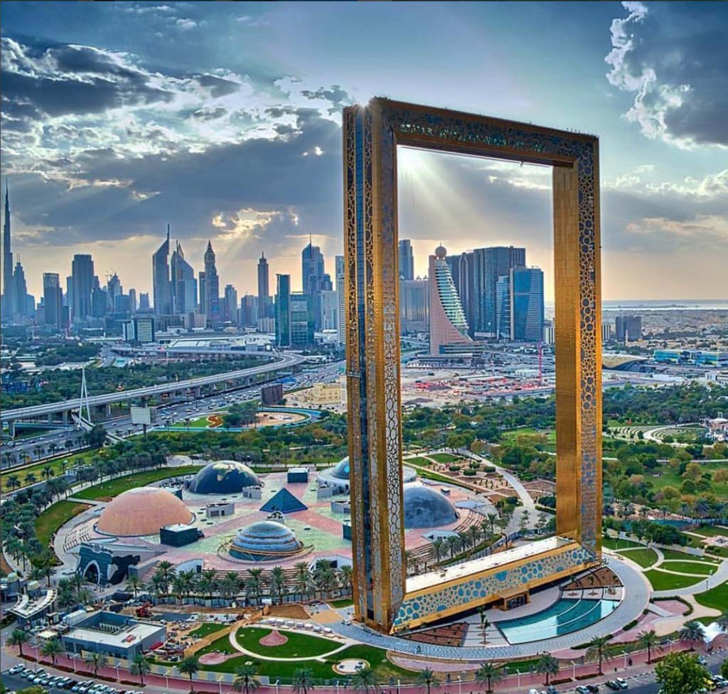 Самая большая картинная рамка в мире. Дубай