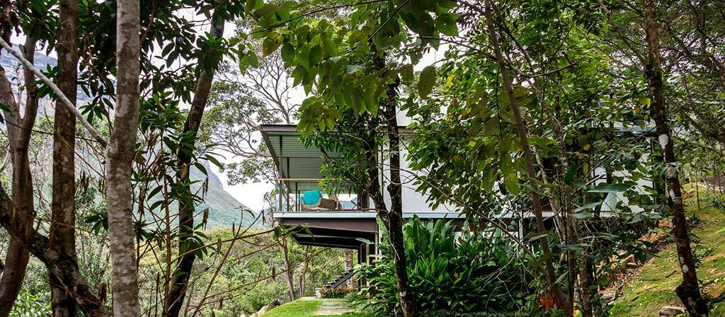 Дом в уединенной долине в Бразилии от G Arquitetura e Urbanismo