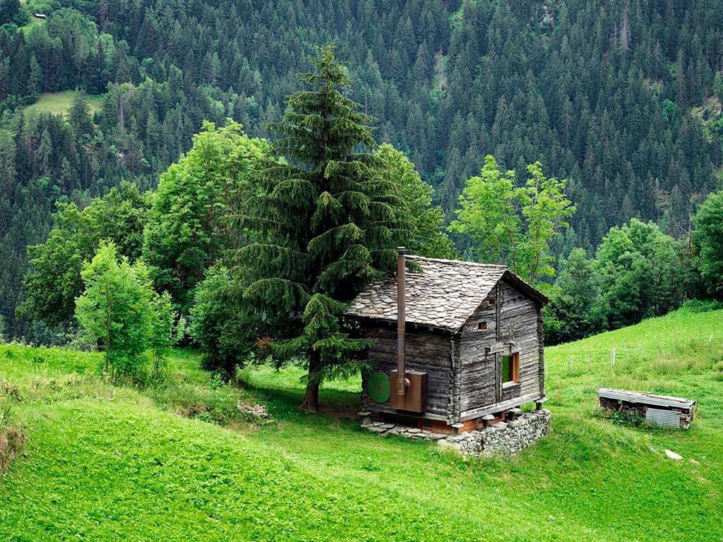 Деревянный дом интроверта в Швейцарских Альпах от Rapin Saiz