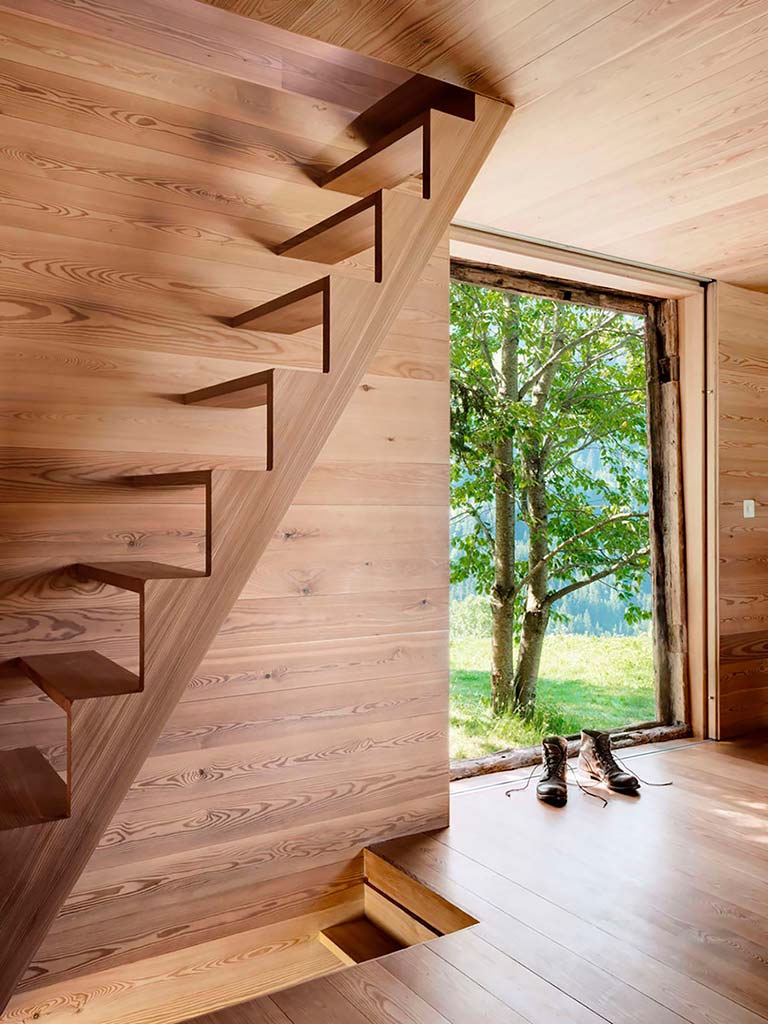 Деревянный домик в Швейцарских Альпах