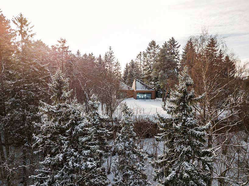 Деревянный дом в лесу Эстонии. Проект KUU Arhitektid