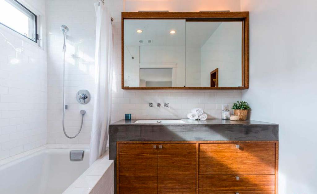 Скромный дизайн ванной комнаты