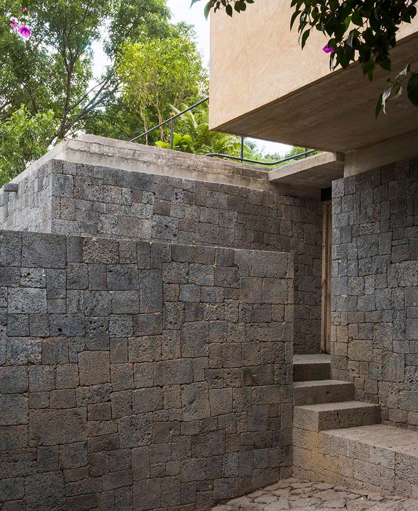 Современный дом из камня как дань уважения ацтекам
