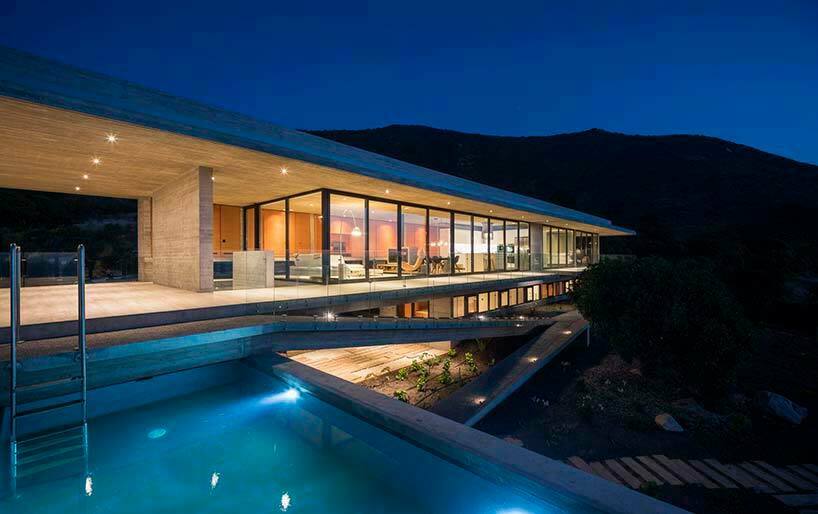 Вилла с бассейном в Чили от Felipe Assadi Arquitectos