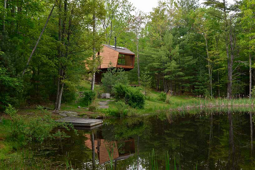 Дом на дереве у озера от Antony Gibbon Design