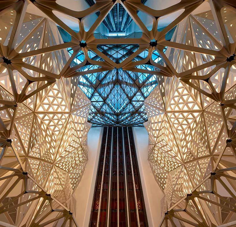 Дизайн атриума отеля Morpheus от Zaha Hadid Architects