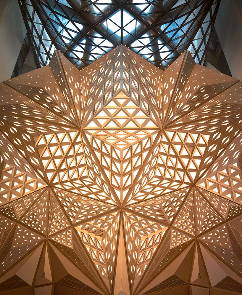 Дизайн интерьера отеля Morpheus от Zaha Hadid Architects