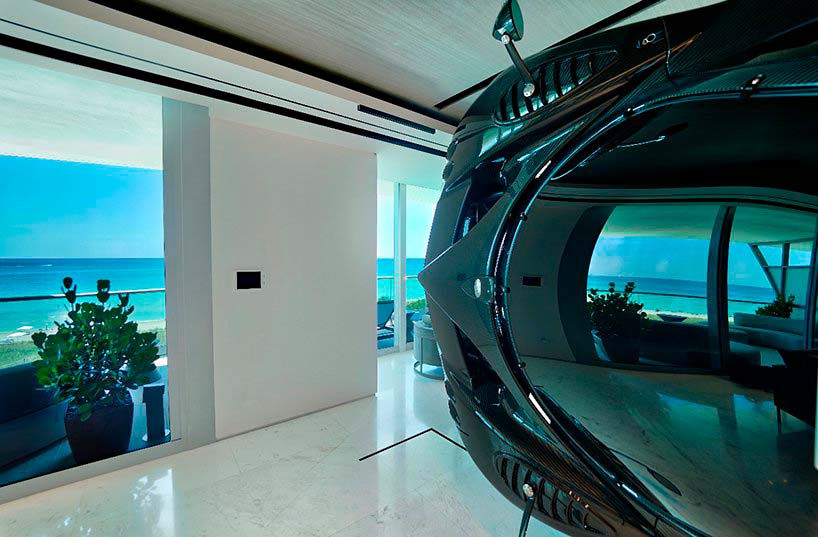 Pagani Zonda R за $1,5 млн в интерьере квартиры