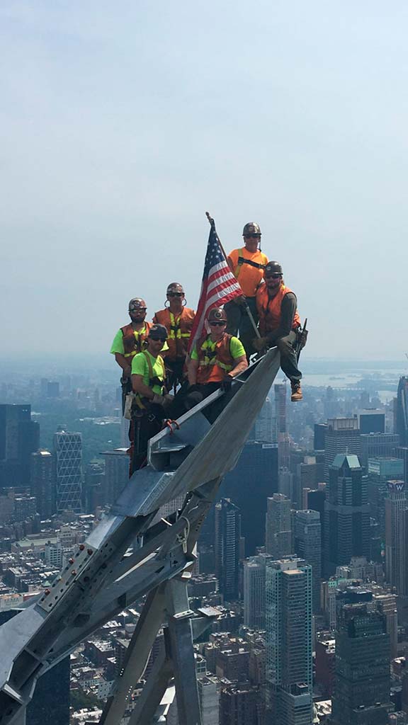 Окончание строительства пика башни 30 Hudson Yards на Манхэттене