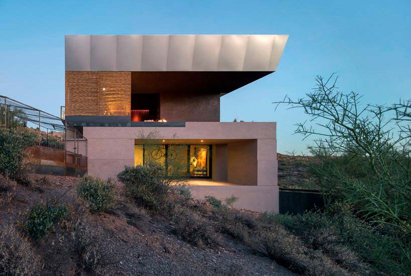 Современный дом в пустыне Аризоны