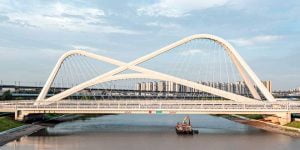 Мост в форме горных вершин от NAN Architects открылся в Китае