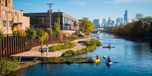 На реке в Чикаго построен плавающий эко-парк Wild Mile