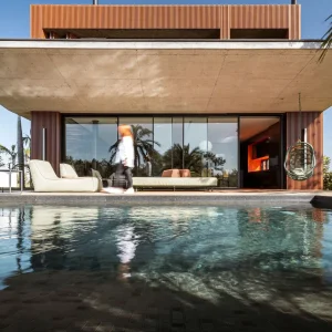 Água House – великолепный дом с бассейном в Бразилии от Stemmer Rodrigues Arquitetura